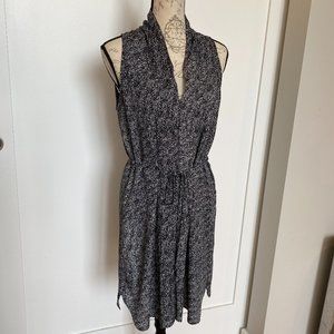 V-Neck Black & White Patterned Dress - M